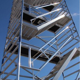 ASC Treppengerüst Deluxe, 190 cm, 135er Rahmen, Treppengeländer doppelseitig innen und außen, Zugang seitlich